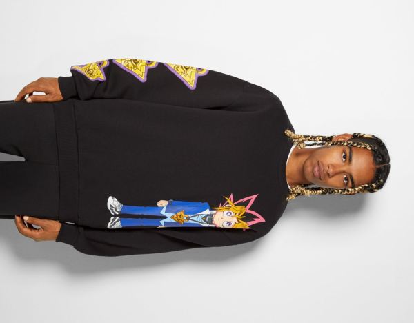 Black Men's Bershka Oversize Crew Neck With A Yu-gi-oh! Print Sweatshirts | voB2K2z00Kv