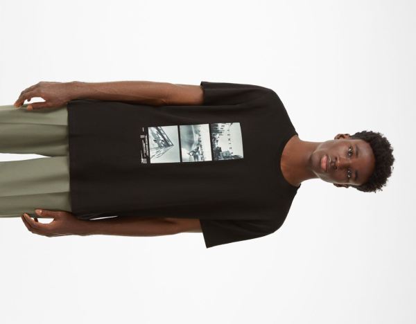 Black Men's Bershka Regular Fit Short Sleeve With Photo Print T Shirts | tY6axgj1CG3