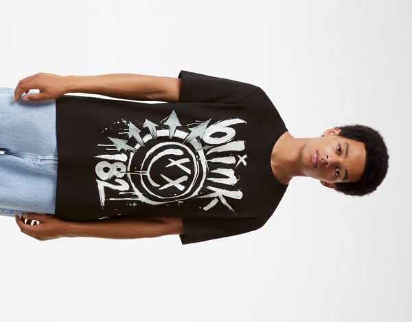 Black Men's Bershka Regular-fit Short Sleeve Featuring Blink 182 Print T Shirts | N2K8COssurz