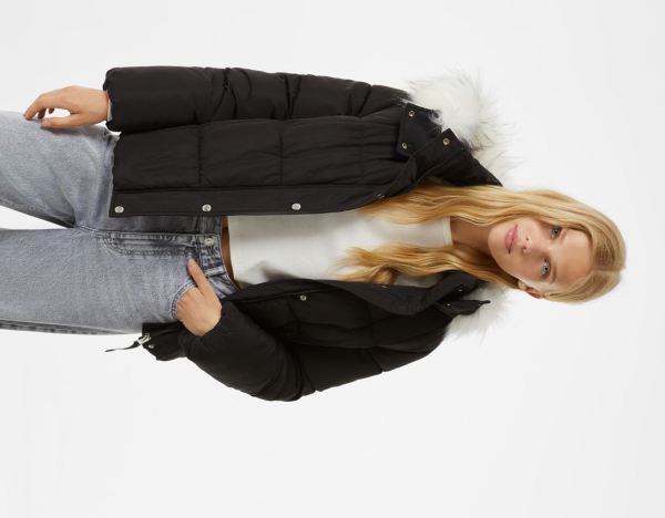 Black Women's Bershka Puffer With Faux Fur Hood Jackets | u220jkM1vN4