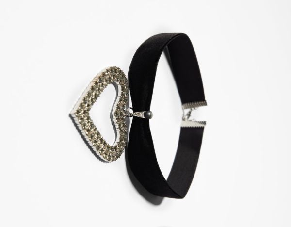 Black Women's Bershka Velvet Choker Necklace With A Rhinestone Heart Jewelry | m0ys1pNccJq