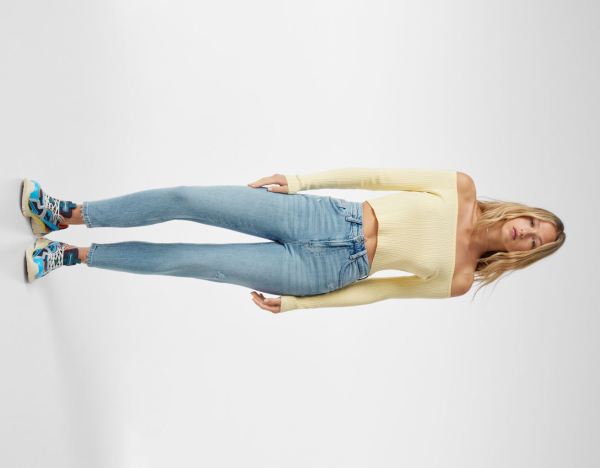 Light Blue Women's Bershka Slim Comfort Fit Mom Jeans | KQCmy5E3iiZ