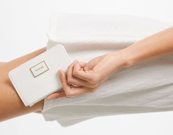 White Women's Bershka Textured Card Holder Bags | sGq5hpV3qHk