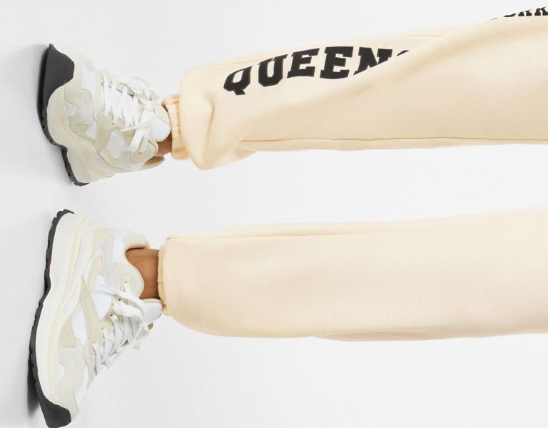 Beige Women's Bershka Plush Sweat Pants | GqdoijiAjCM