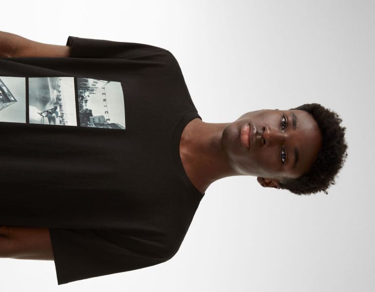 Black Men's Bershka Regular Fit Short Sleeve With Photo Print T Shirts | tY6axgj1CG3