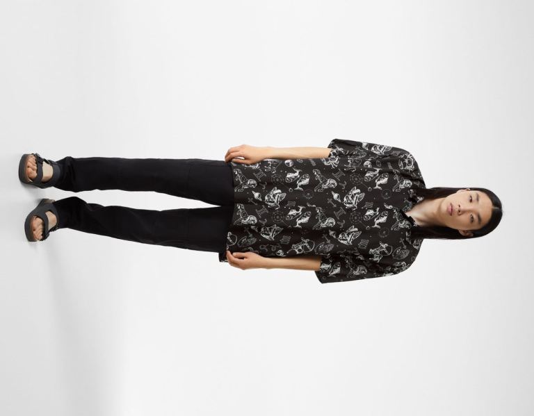 Black Men's Bershka Relaxed-fit Esoteric Print With Short Sleeves Shirts | VuHtItbL6Uv