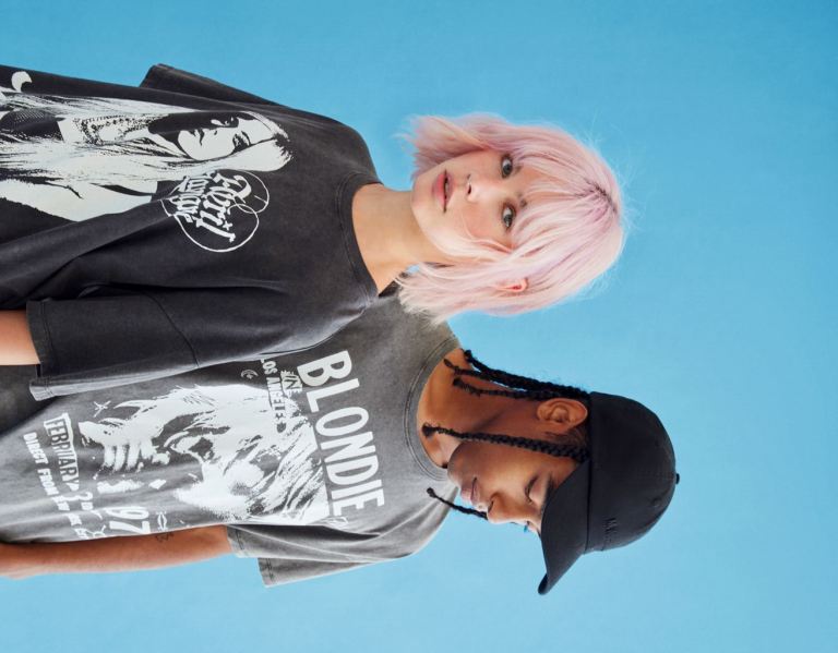 Black Men's Bershka Short Sleeve With An Avril Lavigne Print T Shirts | SYYOt5hBmaX