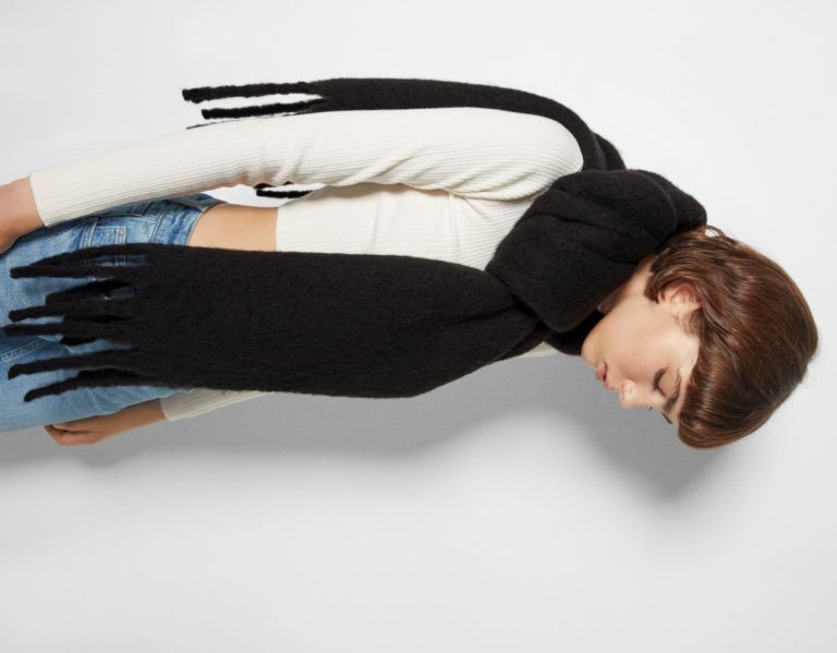 Black Women\'s Bershka Basic Scarves | XGDqHV3mpAw