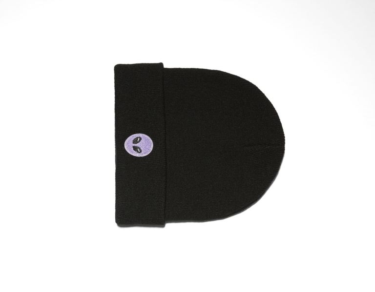 Black Women's Bershka Embroidered Beanie | FmZkCE6MPrC