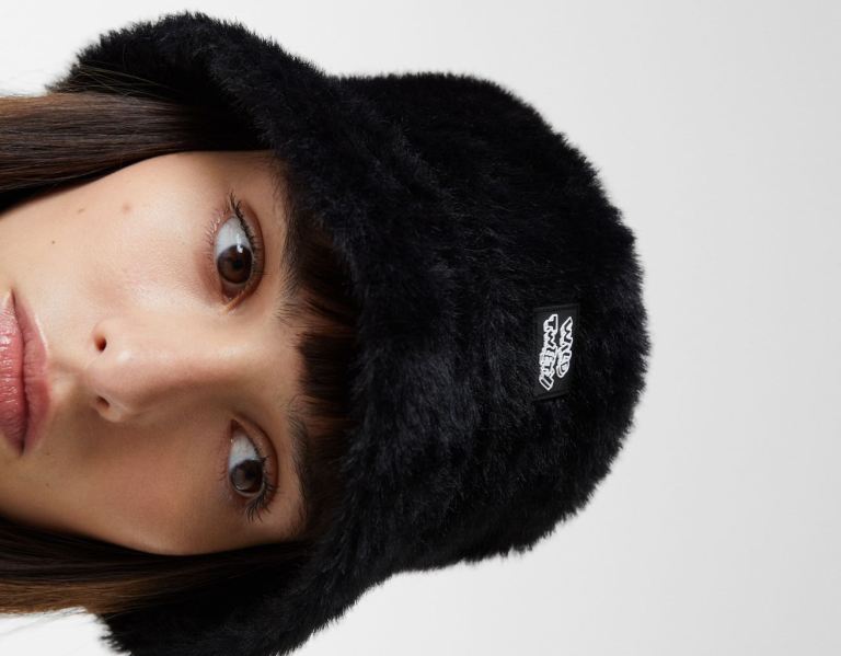 Black Women\'s Bershka Looney Tunes X Coté Escrivá Rain Hats | TA5CCfEeuMn