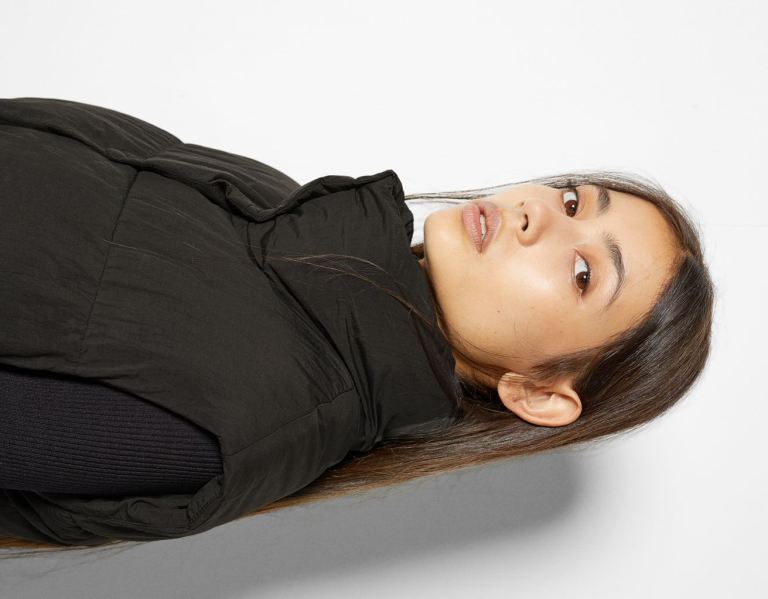 Black Women's Bershka Puffer Vest | njXq7N0L8hX