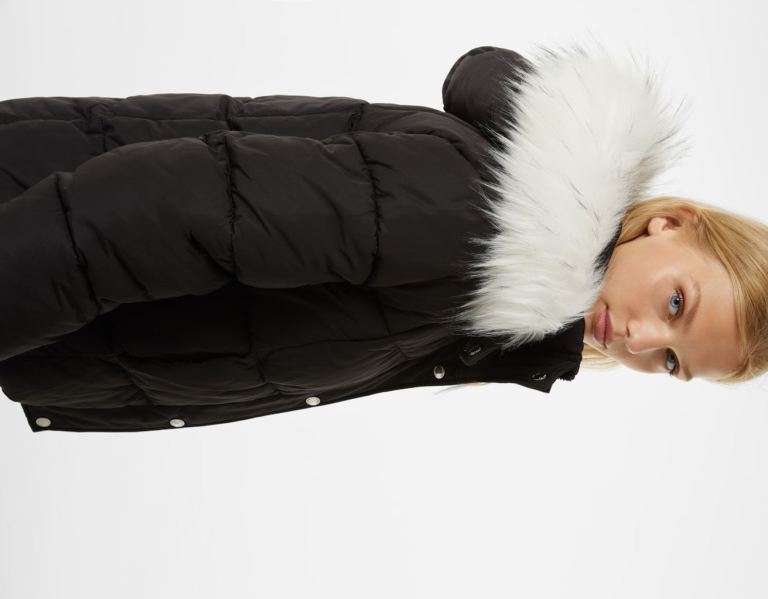 Black Women's Bershka Puffer With Faux Fur Hood Jackets | u220jkM1vN4