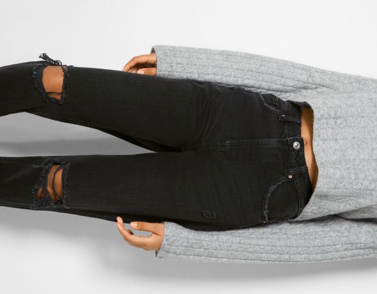 Black Women's Bershka Ripped Mom Jeans | PeJaaTusIpP