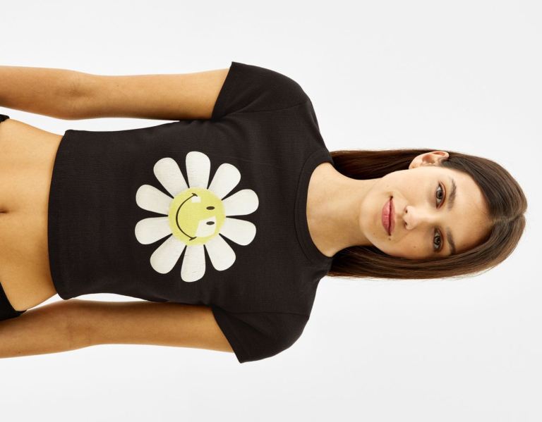 Black Women's Bershka Short Sleeve With A Smiley® Daisy Print T Shirts | SBEAhUwpSp1