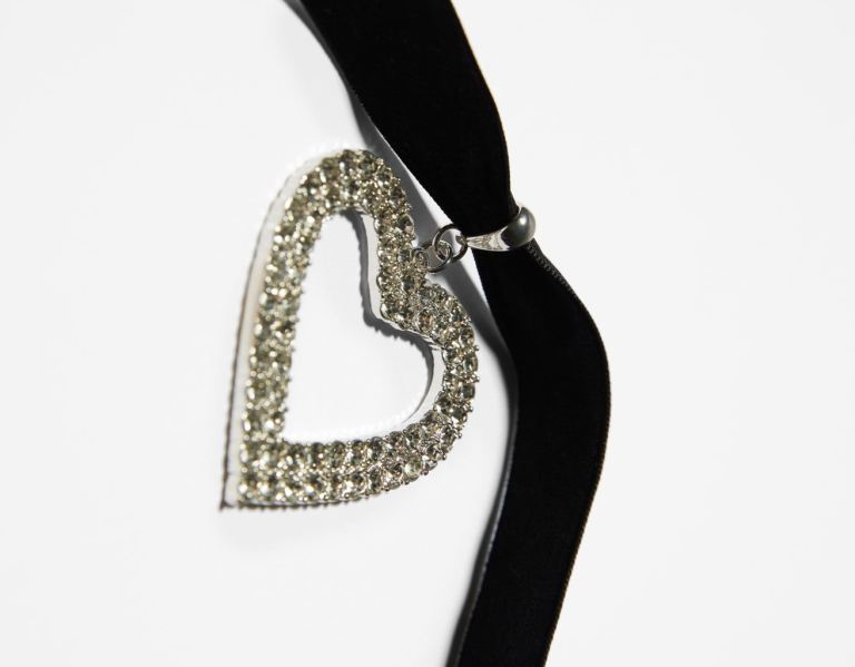 Black Women's Bershka Velvet Choker Necklace With A Rhinestone Heart Jewelry | m0ys1pNccJq