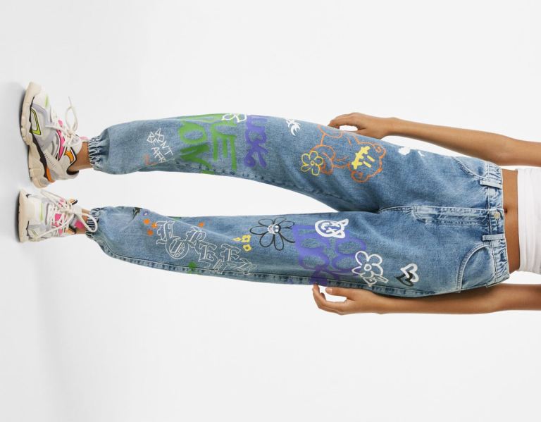 Blue Women's Bershka Graffiti Print Jogger Jeans | DCroAQbQ14s