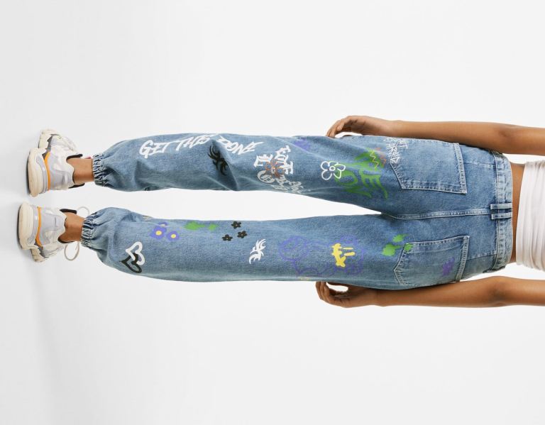 Blue Women's Bershka Graffiti Print Jogger Jeans | DCroAQbQ14s