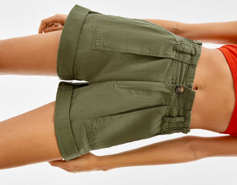 Khaki Women's Bershka Cargo Bermuda With A Feminine Cut Shorts | LuN9RZTDfLg