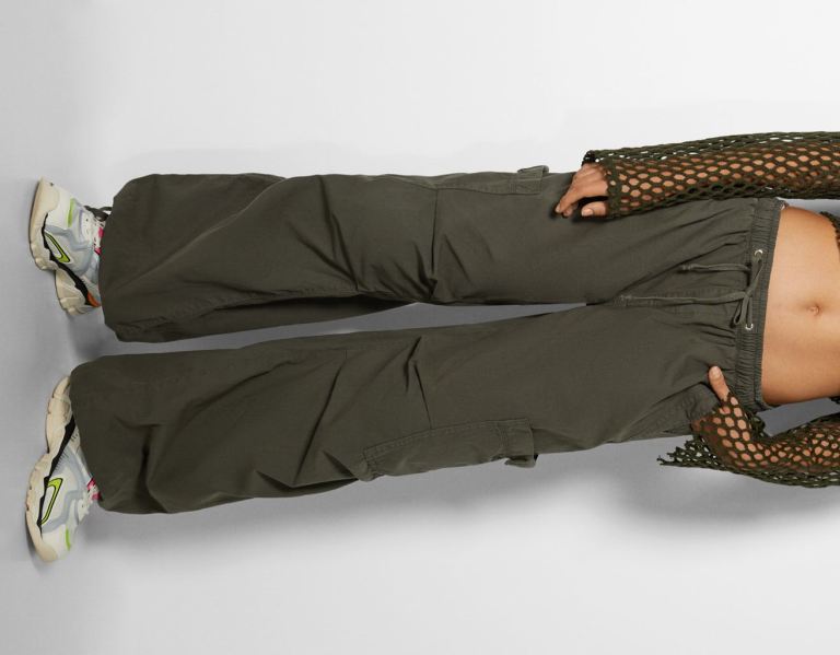 Khaki Women's Bershka Cargo Parachute Pants | lHeOo5uPeWI