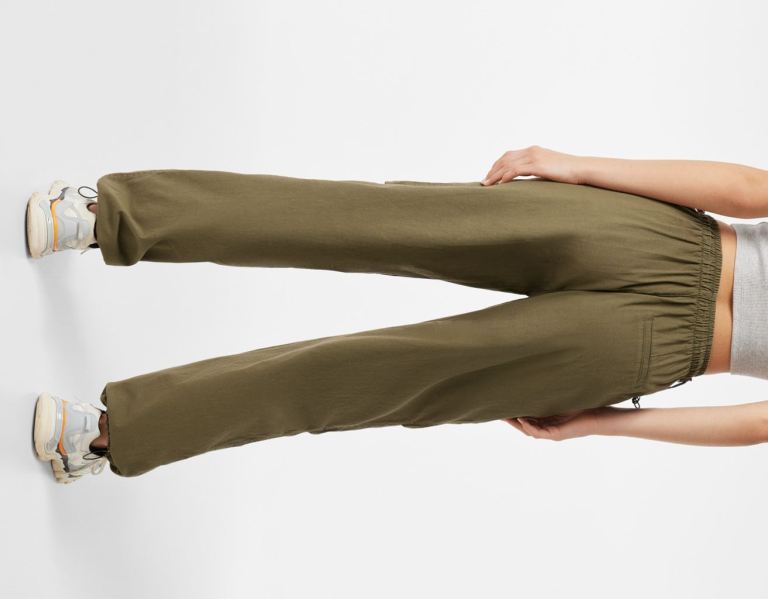 Khaki Women's Bershka Loose Fit Sweatpants Parachute | Yjdnjge2SKi