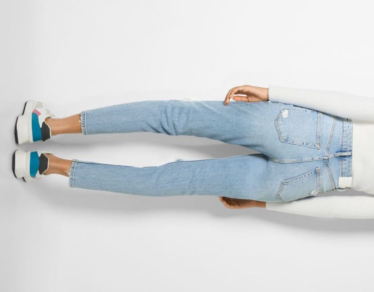 Light Blue Women's Bershka Ripped Relax Fit Jeans | 9uaaqymAVdE