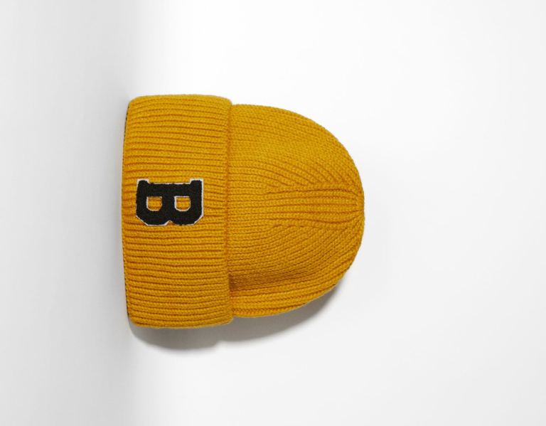 Mustard Men's Bershka Embroidered Varsity Beanie Caps | eSFxV0MCszF