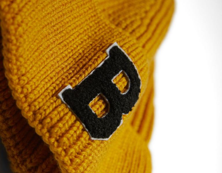 Mustard Men's Bershka Embroidered Varsity Beanie Caps | eSFxV0MCszF