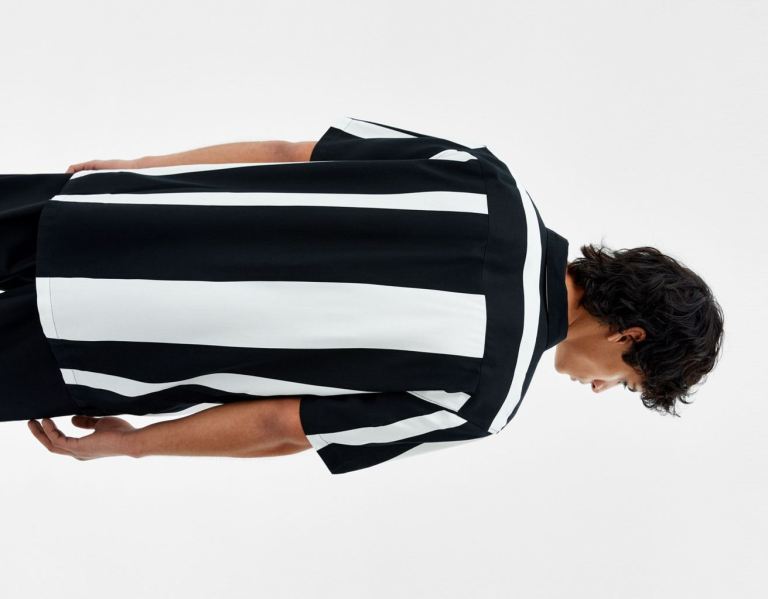 White / Black Men's Bershka Short Sleeve With Striped Twill Shirts | gbB57ikCcfh