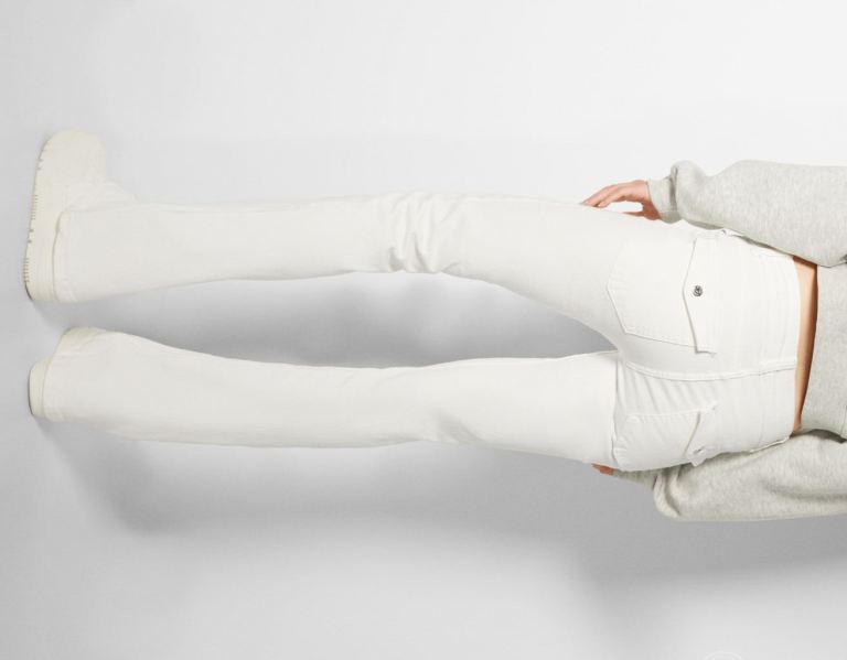 White Women's Bershka Low-rise Flared Twill Pants | YuxEqJoPLVo