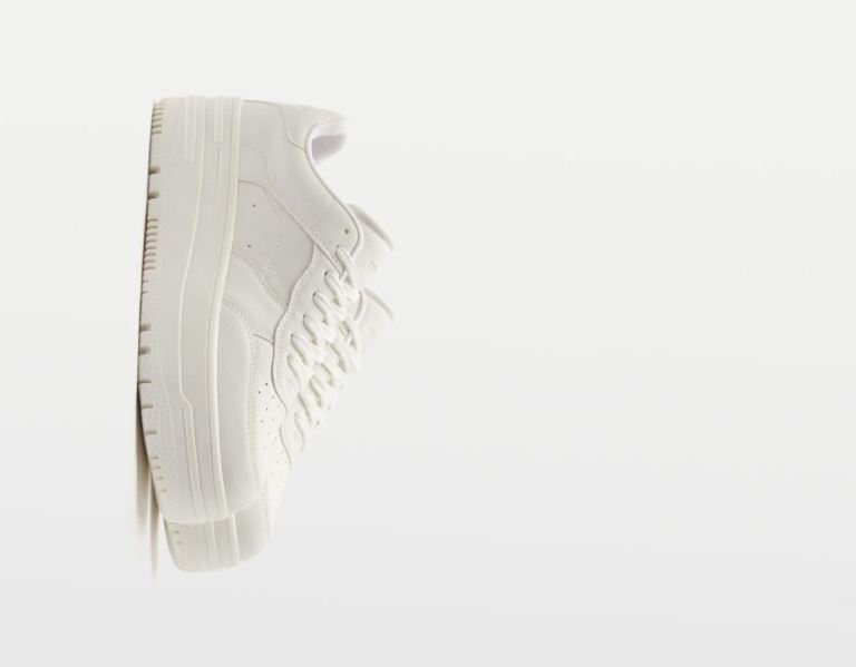 White Women's Bershka Monochrome Platform Sneakers | qKZ5Bf0TyEu