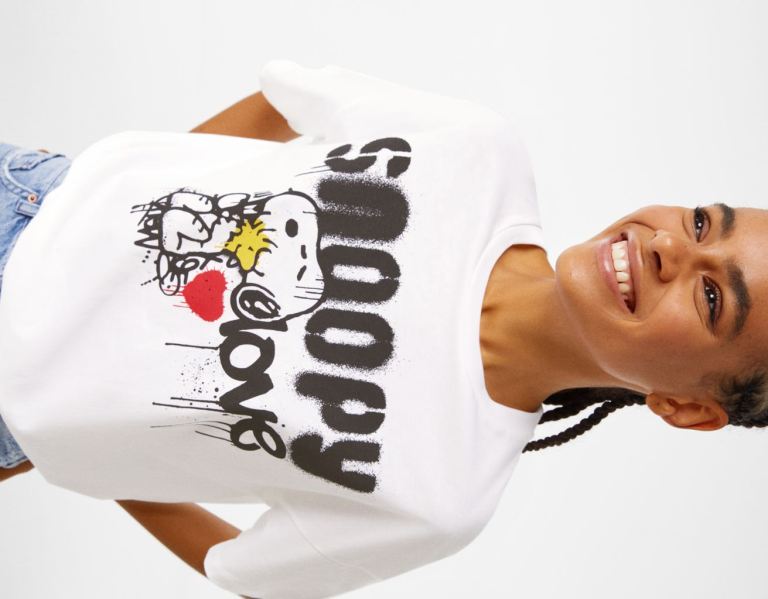 White Women's Bershka Short Sleeve Featuring ‘snoopy Love’ Print T Shirts | zDmUY04ph3C